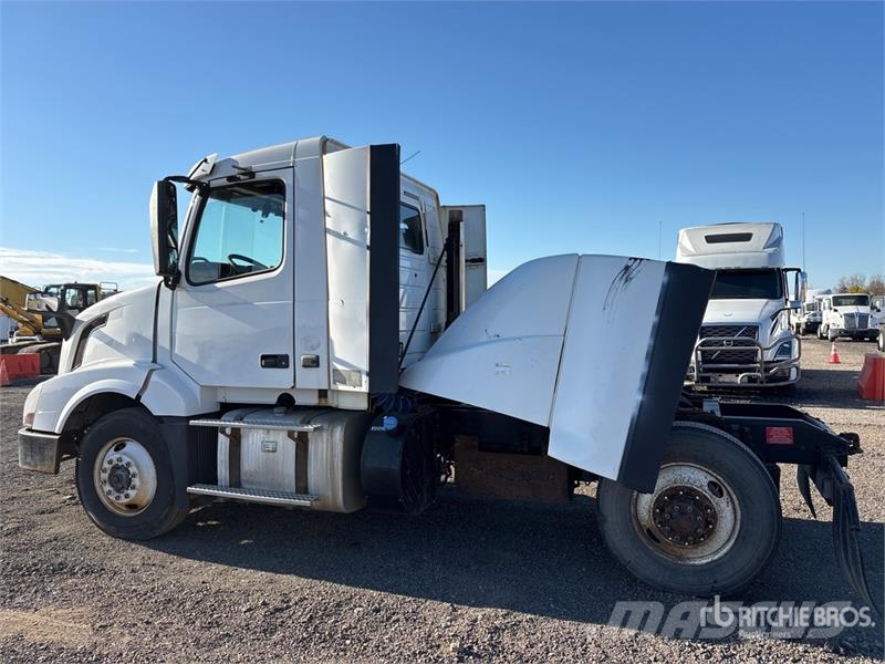 Volvo VNL Vetopöytäautot