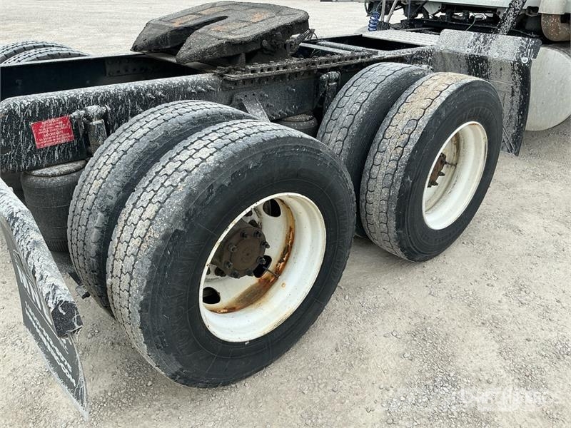 Volvo VNL 中古トラクターヘッド | トレーラーヘッド