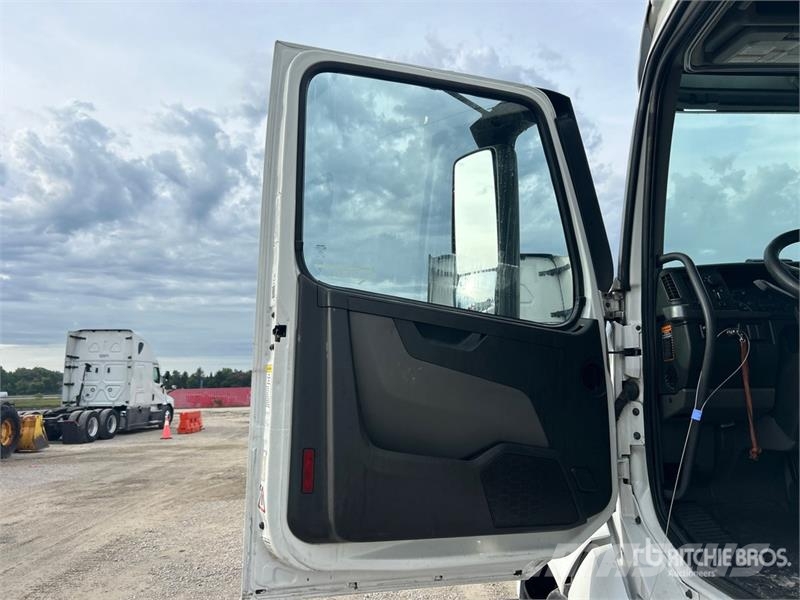 Volvo VNL Sadulveokid
