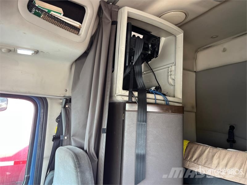 Volvo VNL Trekkers