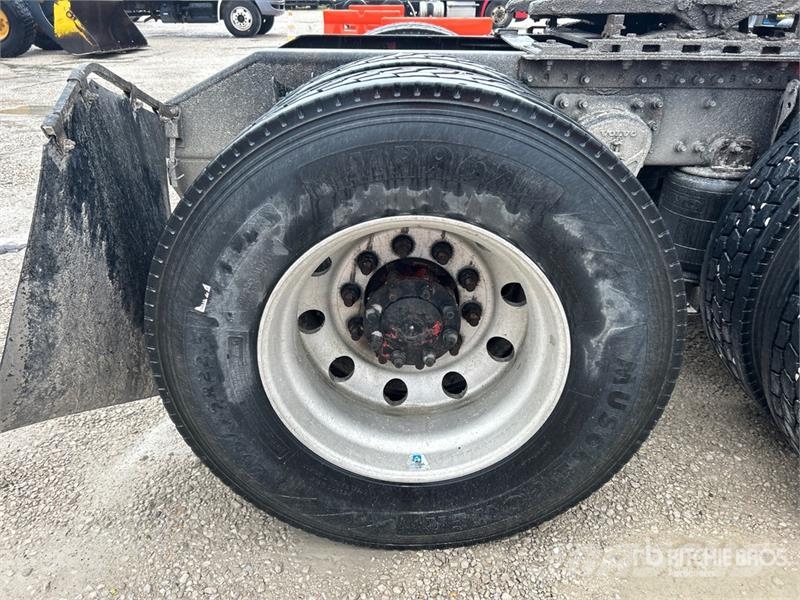 Volvo VNL Trekkers