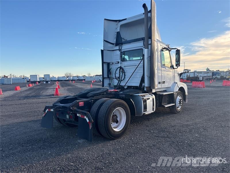 Volvo VNL Tractor Units