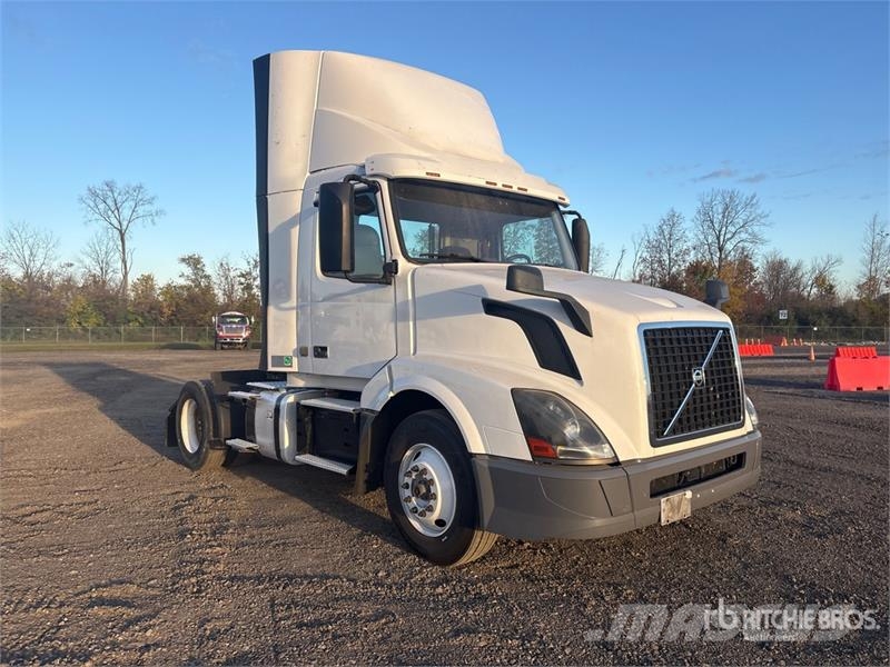 Volvo VNL Vetopöytäautot