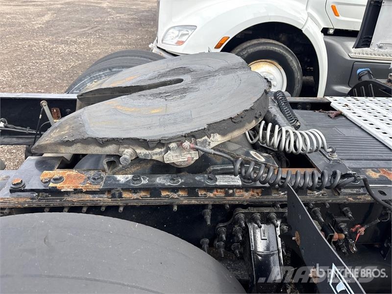 Volvo VNL وحدات الجر