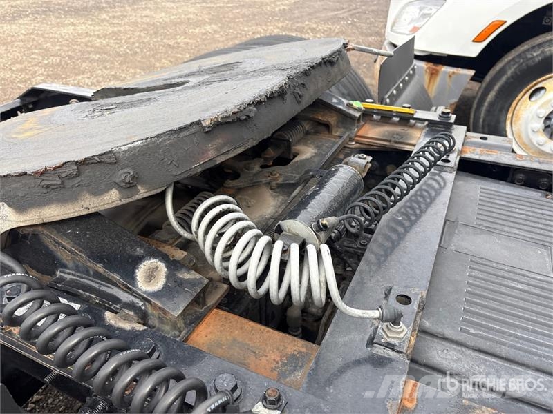Volvo VNL وحدات الجر