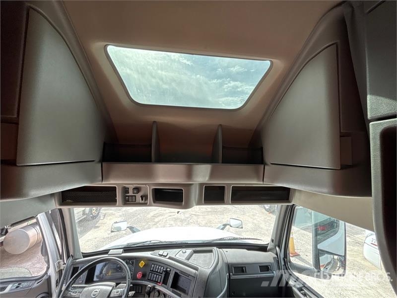 Volvo VNL وحدات الجر