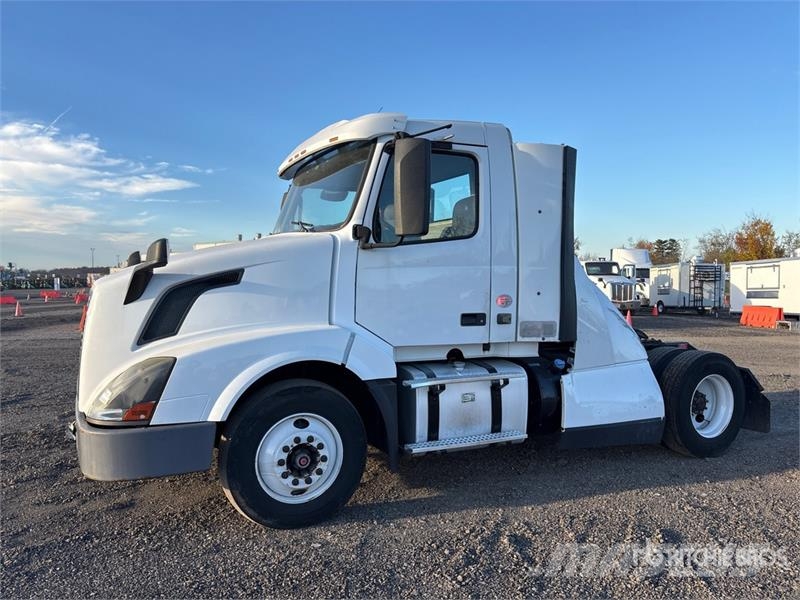 Volvo VNL Vetopöytäautot