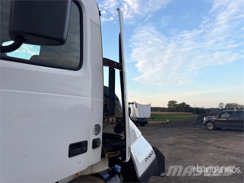 Volvo VNL Trekkers