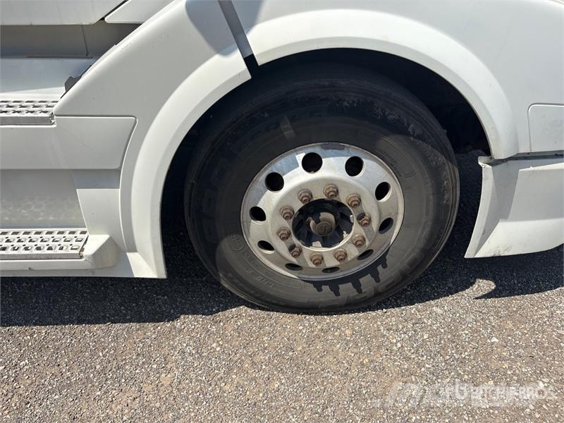 Volvo VNL Vetopöytäautot