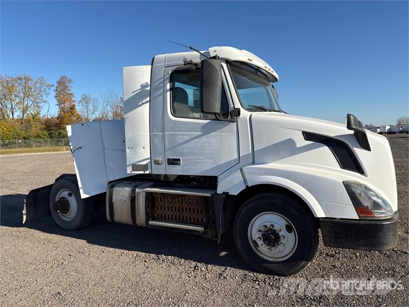 Volvo VNL Vetopöytäautot