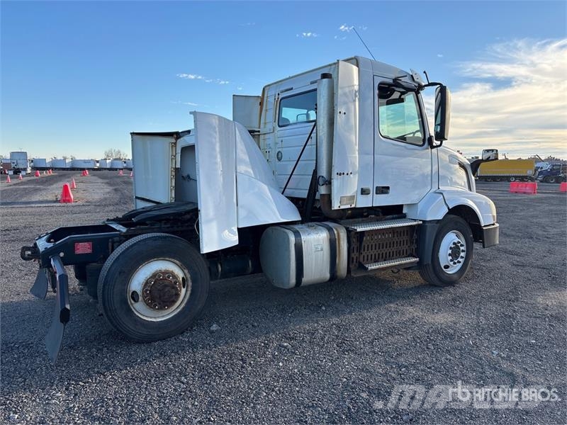 Volvo VNL Vetopöytäautot