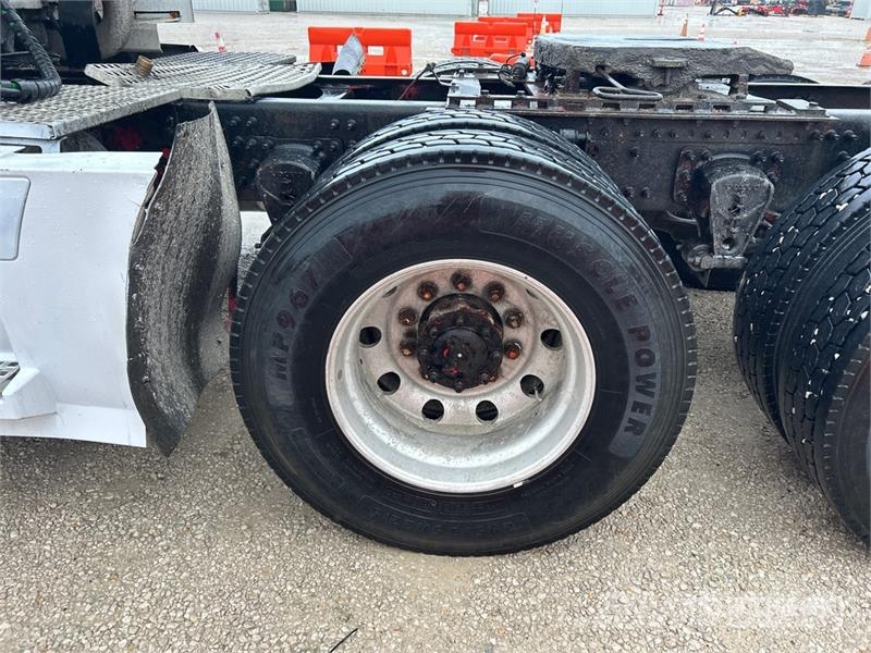 Volvo VNL Trekkers