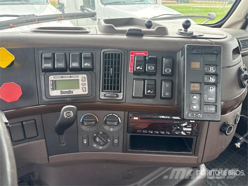 Volvo VNL وحدات الجر