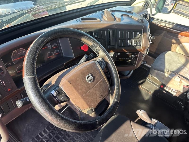 Volvo VNL Vetopöytäautot