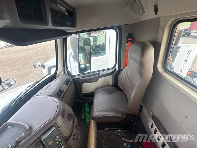 Volvo VNL Trekkers