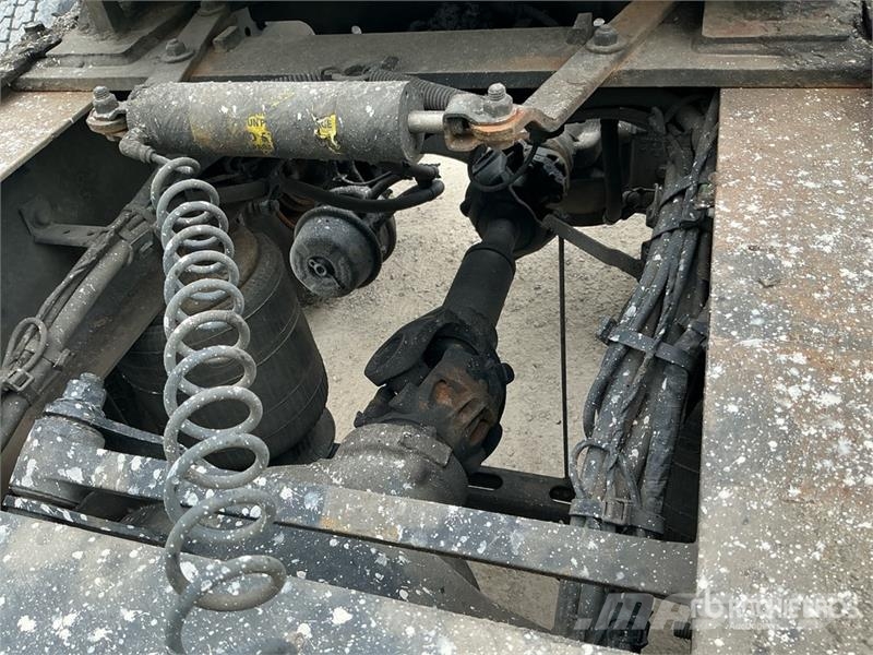 Volvo VNL 中古トラクターヘッド | トレーラーヘッド