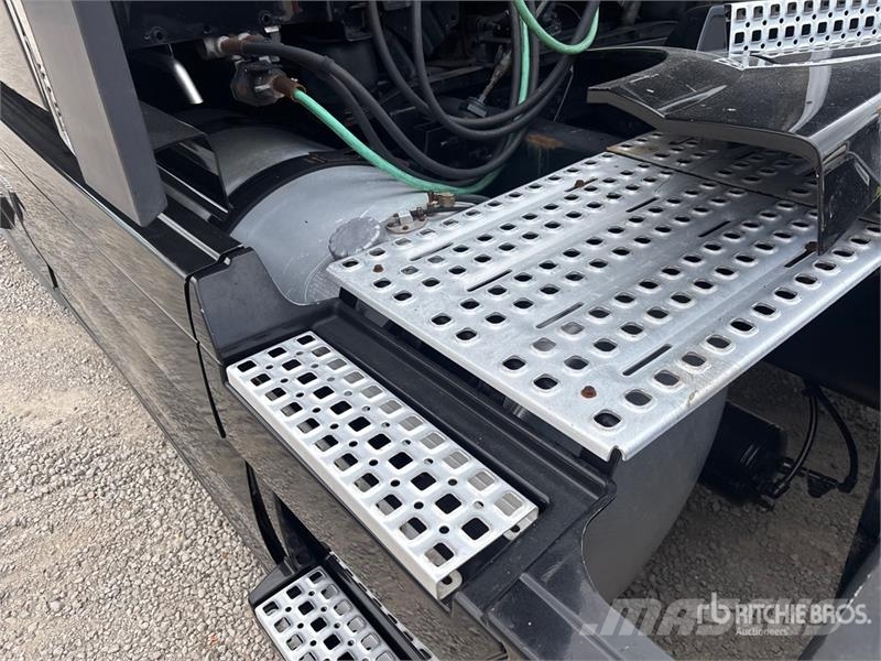 Volvo VNL Vetopöytäautot