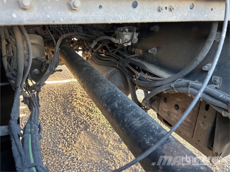 Volvo VNL Vetopöytäautot