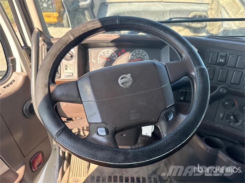 Volvo VNL Tegljači