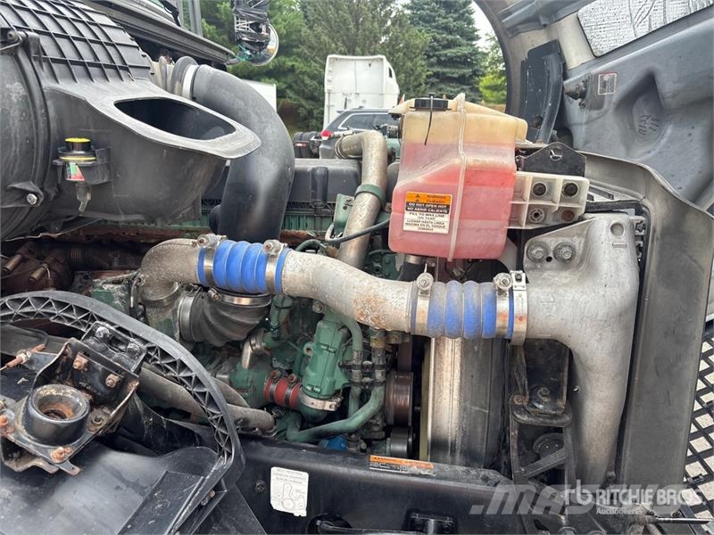 Volvo VNL Vetopöytäautot