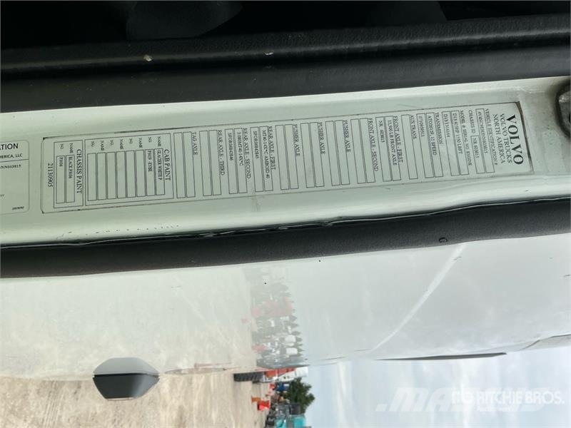 Volvo VNL 中古トラクターヘッド | トレーラーヘッド