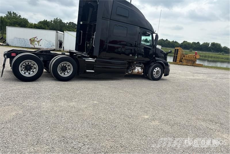 Volvo VNL Vetopöytäautot
