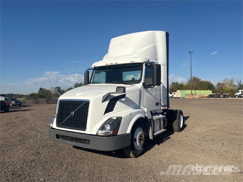 Volvo VNL 中古トラクターヘッド | トレーラーヘッド