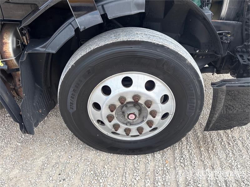 Volvo VNL Vetopöytäautot