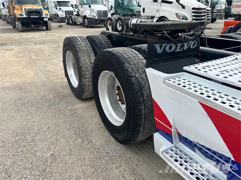 Volvo VNL Sadulveokid