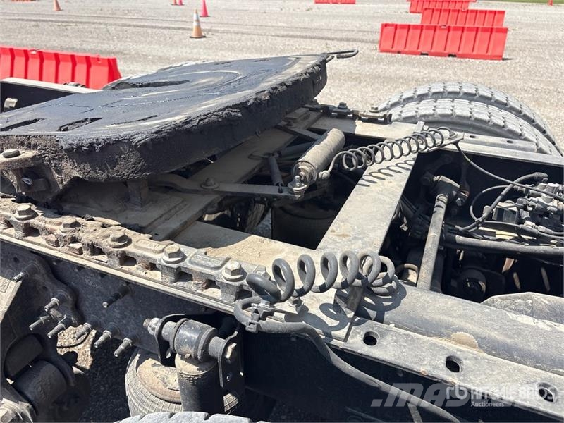 Volvo VNL Vetopöytäautot