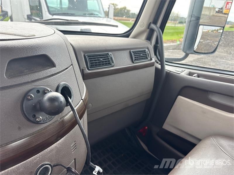 Volvo VNL وحدات الجر