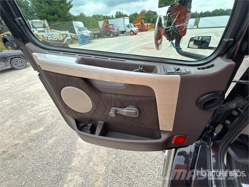 Volvo VNL Vetopöytäautot