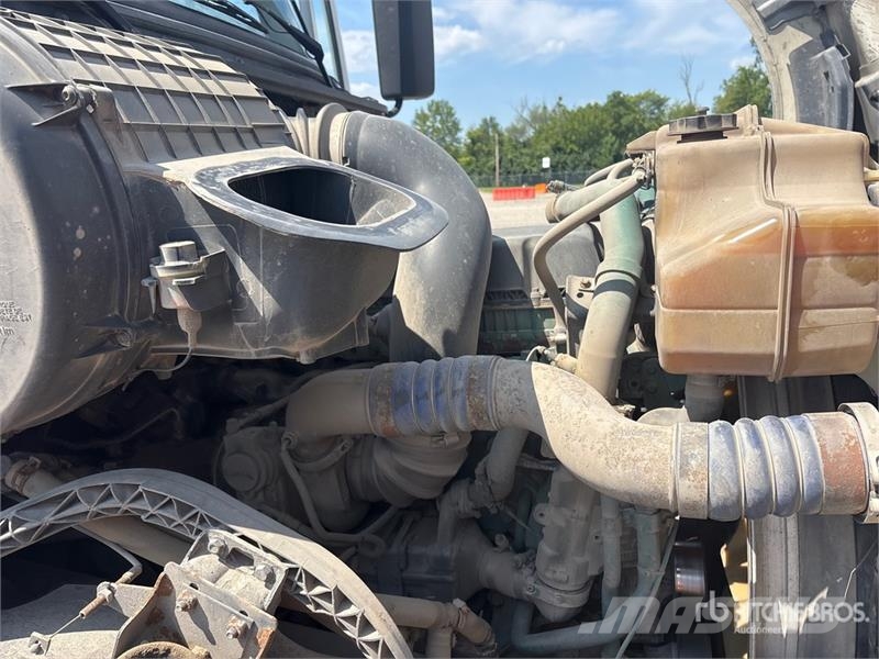 Volvo VNL Vetopöytäautot