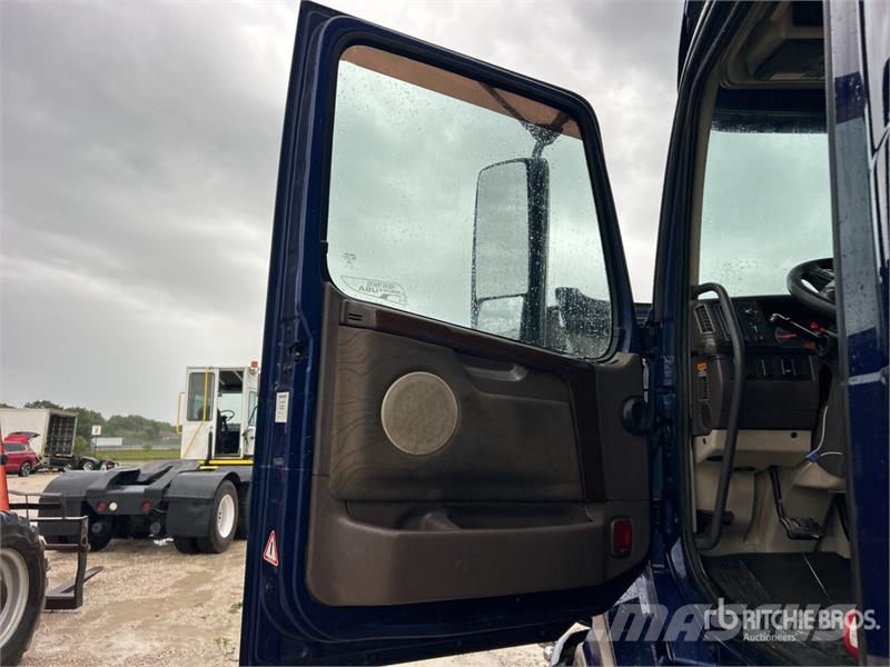 Volvo VNL 曳引機組件
