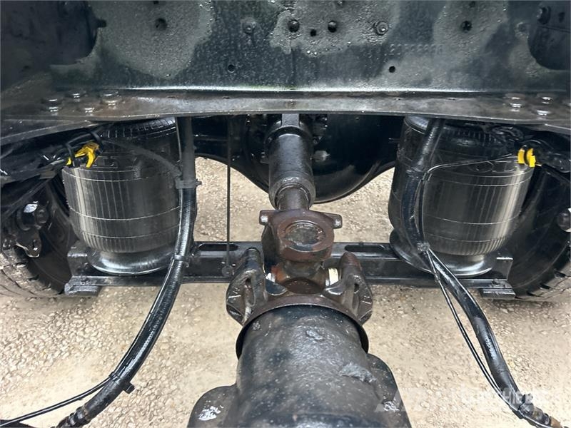 Volvo VNL 曳引機組件
