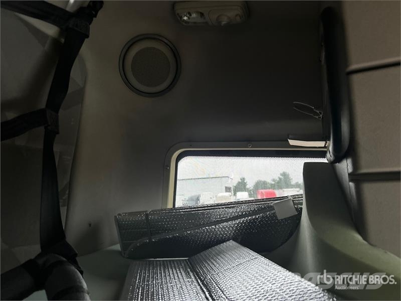 Volvo VNL Trekkers