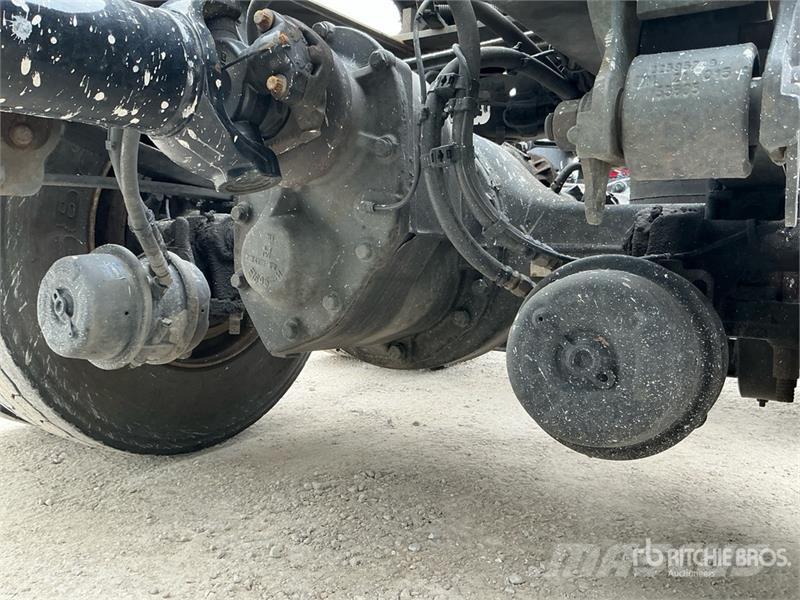 Volvo VNL 中古トラクターヘッド | トレーラーヘッド