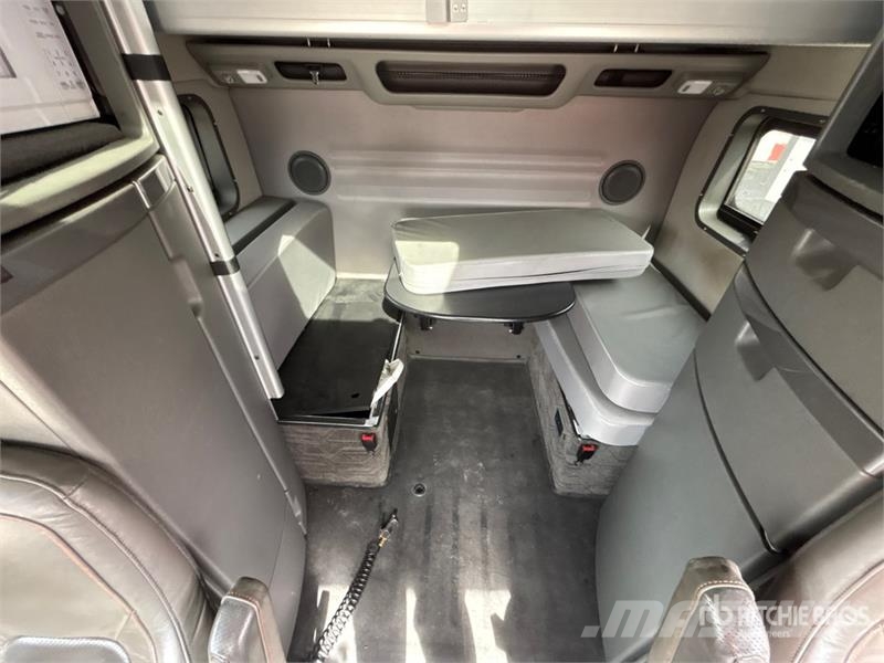 Volvo VNL وحدات الجر