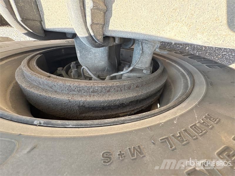 Volvo VNL Vetopöytäautot