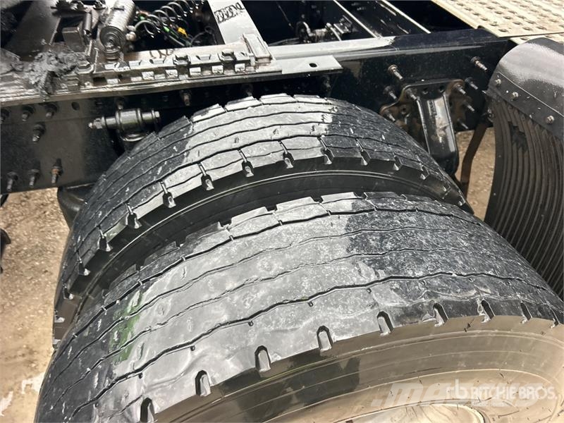 Volvo VNL 曳引機組件