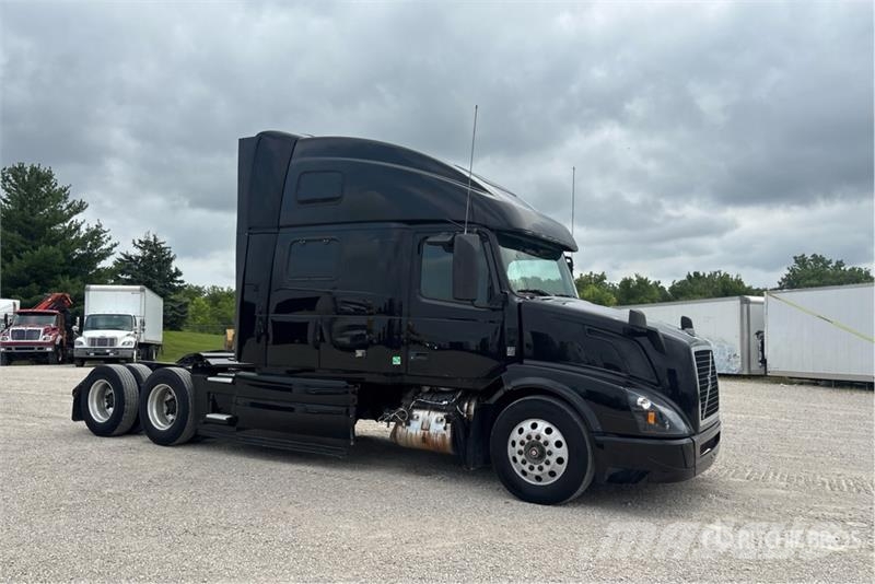 Volvo VNL Vetopöytäautot