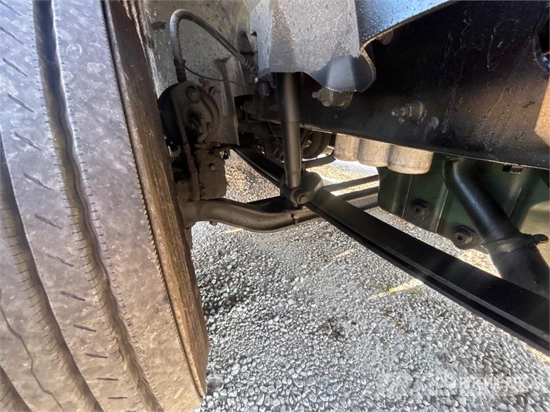 Volvo VNL Vetopöytäautot
