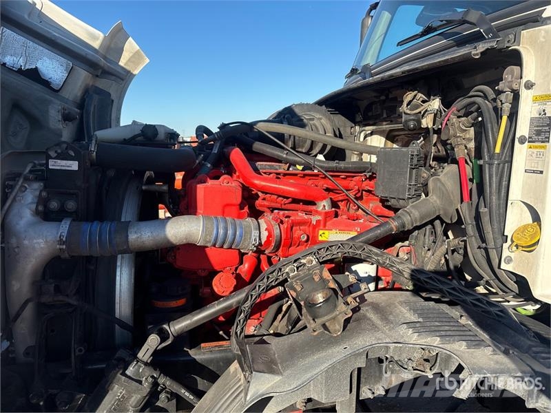 Volvo VNL Trekkers