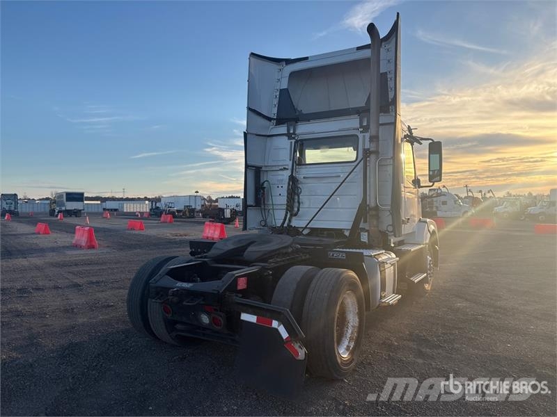 Volvo VNL Vetopöytäautot
