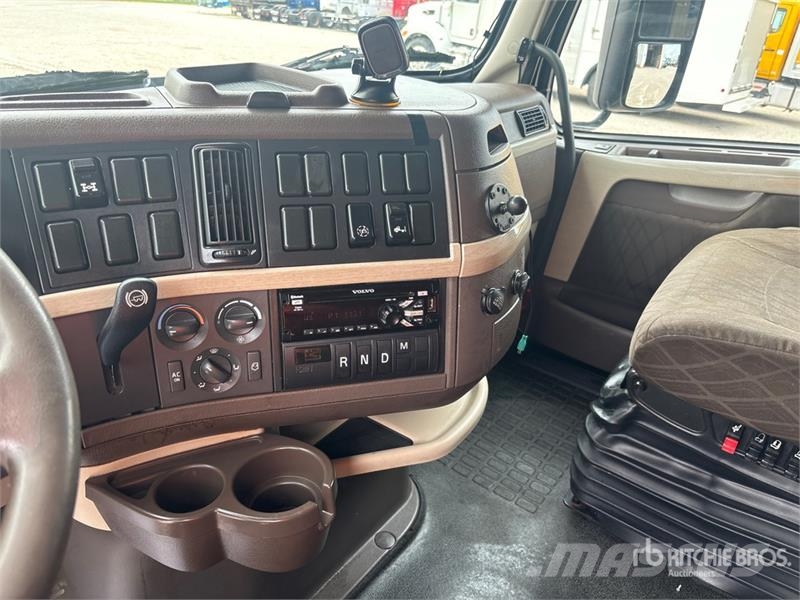 Volvo VNL Vetopöytäautot