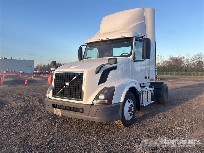 Volvo VNL Vetopöytäautot