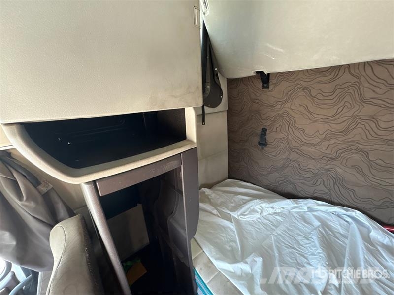 Volvo VNL Vetopöytäautot