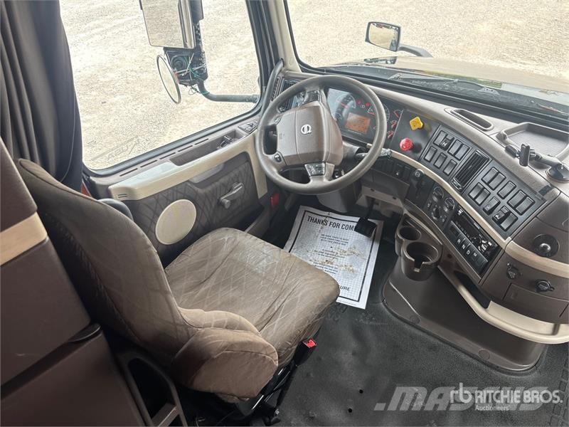 Volvo VNL Vetopöytäautot