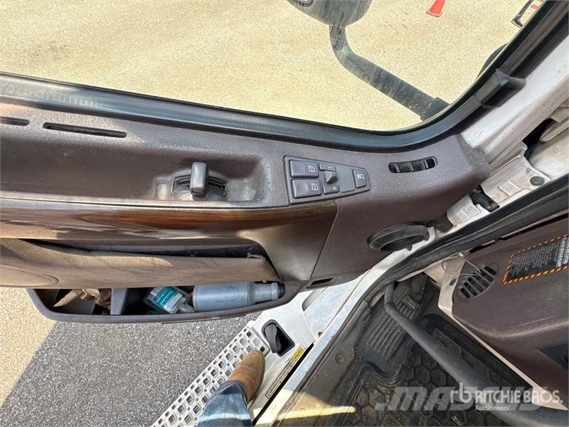 Volvo VNL Vetopöytäautot