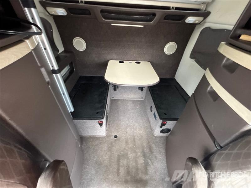 Volvo VNL Vetopöytäautot